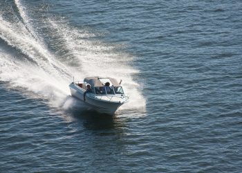 HOW TO STAY SAFE WHILE BOATING IN OHIO THIS WINTER